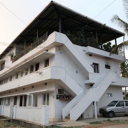 Wheel To Hills Stay Inn Service Apartments Chikmagalur Exterior photo